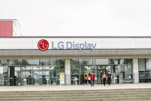 LG Display a augmenté son capital d'investissement d'un milliard de dollars, apportant une contribution significative au total des investissements étrangers que le Vietnam attirera en 2024. Photo : baodautu.vn