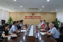 Réunion entre le vice-ministre de l'Industrie et du Commerce, Nguyen Hoang Long et des représentants de la BM. Photo : congthuong.vn