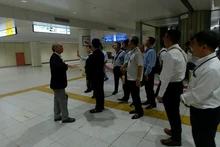 La délégation de Hô Chi Minh-Ville à la gare Centrale de Tokyo. Photo : CPV.