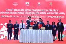 Cérémonie de signature d'un mémorandum de coopération entre le Comité populaire de la province de Vinh Phuc et l'Organisation japonaise du Commerce extérieur (JETRO). Photo : baoquocte.vn