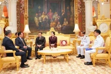 La rencontre entre le Président de l'AN vietnamienne et le Roi Rama X de Thaïlande. Photo : VNA.