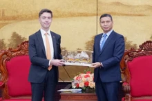 Le vice-président permanent du Comité populaire de la ville, Hô Ky Minh (à droite) et l'ambassadeur de l'UE au Vietnam, Julien Guerrier. Photo : danang.gov.vn