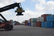 Le déchargement de marchandises au port de Tân Cang - Cai Cui, dans la ville de Cân Tho. Photo : NDEL.
