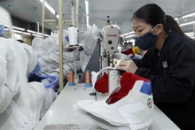 Le Vietnam s'est fixé pour objectif que d'ici 2035, l'industrie vietnamienne du textile, de l'habillement et de la chaussure se développe efficacement et durablement selon le modèle de l'économie circulaire. Photo : VNA.