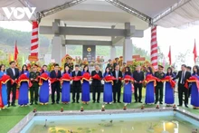 Nguyên Xuân Phuc à l’inauguration du mémorial de Hon Tàu-Dèo Le. Photo : VOV.