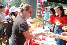 Le Festival gastronomique et culturelle des ambassades, tenue le 8 juin à Prague. Photo : NDEL.