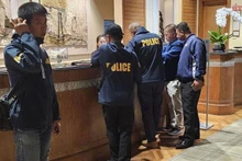 Des policiers thaïlandais sont présents sur place. Photo : Khaosod.