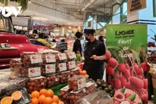 Les litchis de Bac Giang dans le supermarché Gourmet, au centre commercial Siam Paragorn, Bangkok, Thaïlande. Photo : VOV