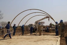 L’équipe du génie vietnamien a commencé la construction des casernes pour le Bataillon d’infanterie du Ghana. Photo : NDEL.