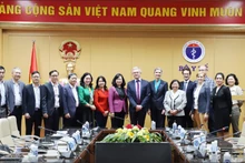 Lors de la séance de travail entre la ministre de la Santé Dào Hông Lan et la délégation du Fonds mondial. Photo : suckhoedoisong.vn