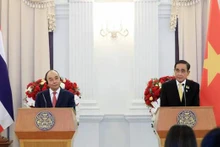 Le Président vietnamien Nguyên Xuân Phuc ( à gauche) et le Premier ministre thaïlandais Prayuth Chan-o-cha lors de la conférence de presse, à Bangkok, le 16 novembre. Photo : VNA.