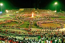 La danse « xòe » des Thaï. Photo : VNA