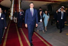 Le Premier ministre espagnol Pedro Sanchez est arrivé lundi soir 8 avril à Hanoi, entamant sa visite officielle au Vietnam du 8 au 10 avril. Photo : NDEL.