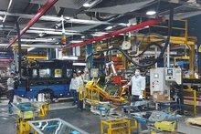 Dans l'usine de production et d'assemblage d'automobiles de Ford Vietnam. Photo : NDEL.