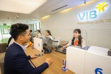 Dans une succursale de la Banque commerciale par actions internationale (VIB). Photo : VNA