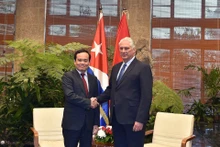Le vice-Premier ministre Trân Luu Quang (à gauche) et le Premier Secrétaire - Président cubain Miguel Díaz Canel Bermudez. Photo : VGP