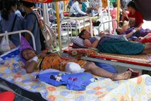 Les blessés reçoivent des soins dans un hôpital de Sagaing, au Myanmar. Photo : THX/VNA.