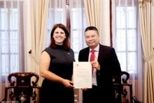 Cérémonie de remise de l’exequatur à Alexandra Elizabeth Smith, la nouvelle consule générale du Royaume-Uni et d’Irlande du Nord à Hô Chi Minh-Ville. Photo : baoquocte.vn