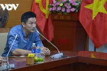 Le directeur de Google en charge du Vietnam, Marc Woole, lors de la séance de travail avec les responsables de la VOV à Hanoi. Photo : VOV.