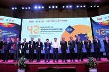 Les délégués à la 42e réunion annuelle du Comité de l'ASEAN sur la gestion des catastrophes. Photo : hanoimoi.com.vn