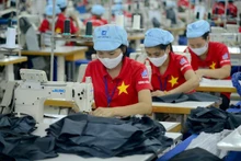 De nombreuses grandes entreprises de mode et de textile à travers le monde se sont fixé des objectifs et se sont engagées à atteindre zéro émission nette d'ici 2050. Photo : VNA