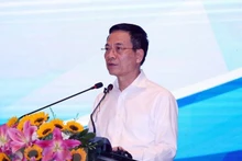 Nguyên Manh Hùng, membre du Comité central du Parti, chef adjoint de la Commission centrale de la sensibilisation et de l’éducation du Parti. Photo : VNA.