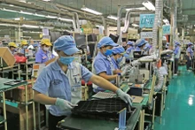 Fabrication de composants électroniques chez Katolec Vietnam Co. Photo : hanoimoi.com.vn