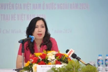 La vice-ministre des Affaires étrangères et présidente du Comité d'État chargée des affaires des Vietnamiens d'outre-mer, Le Thi Thu Hang, lors de la conférence de presse. Photo : VNA.