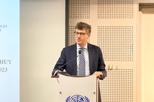 Le représentant en chef de l'UNESCO au Vietnam, Jonathan Baker, prend la parole lors de l'atelier. Photo : toquoc.vn