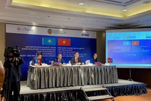 Rencontre des entreprises Vietnam - Kazakhstan dans le cadre de la visite de la délégation commerciale et économique des industriels kazakhs au Vietnam du 15 au 17 mars 2023. Photo : congthuong.vn
