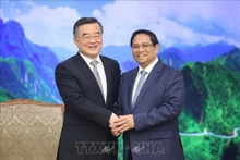 Le Premier ministre Pham Minh Chinh (droite) et Zhang Qingwei, vice-président du Comité permanent de l'Assemblée populaire nationale (APN) de Chine. Photo : VNA.