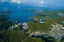 L'archipel de Cat Bà comprend 367 grandes et petites îles, dont l'île de Cat Bà a la plus grande superficie (environ 100 km2) et est une ville du district de Cat Hai. Photo : VNA.