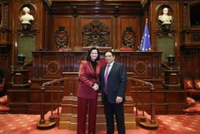 Le Premier ministre vietnamien, Pham Minh Chinh (à droite) et la Présidente du Sénat belge Stephanie D'Hose, à Bruxelles l'année dernière. Photo : VNA.