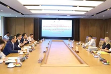 Le directeur général du Groupe gazo-pétrolier national du Vietnam (PVN - PetroVietnam), Lê Manh Hung, rencontre à Hanoi Anita H. Holgersen, directrice d’Equinor (Norvège). Photo: congnghiepcongnghecao.com.vn