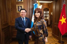 Le Président de l'AN du Vietnam, Vuong Dinh Huê, et la Présidente de l'Honorable Sénat de la Nation et Vice-Présidente de l’Argentine, Cristina Fernández de Kirchner, à Buenos Aires. Photo : VNA.