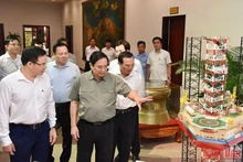 Le Premier ministre Pham Minh Chinh au Groupe national gazo-pétrolier du Vietnam. Photo : NDEL
