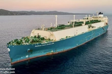 Le navire méthanier Maran Gas Achilles, battant pavillon grec, transporte près de 70.000 tonnes de gaz naturel liquéfié (GNL). Photo: suckhoedoisong.vn