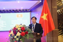 Le vice-président du Comité populaire de la province de Dien Bien, Vu A Bang s'exprime à la 21e réunion de huit provinces du Vietnam et du Laos sur la lutte contre la drogue. Photo: VNA