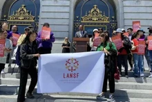 Shamann Walton, membre du Conseil de surveillance de San Francisco, annonce la reconnaissance du vietnamien comme langue officielle à San Francisco, le 11 juin. Photo : San Francisco Chronicle