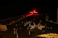 Un avion décolle pour rejoindre la coalition dirigée par les États-Unis pour mener des frappes aériennes sur des cibles militaires houthies au Yémen. Photo: CENTCOM