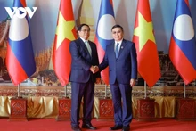 Le Premier ministre Pham Minh Chinh (gauche) et le président de l'Assemblée nationale du Laos, Saysomphone Phomvihane. Photo : VOV.