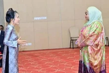L'ambassadrice Vu Thanh Huyen (à gauche) et la présidente tanzanienne Samia Suluhu Hassan. Photo : baoquocte.vn