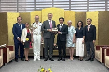 Lors de la réunion entre le vice-président du Comité populaire municipal Trân Chi Cuong et l’ambassadeur de France au Vietnam, Olivier Brochet. Photo : NDEL.