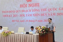 Le Premier ministre Pham Minh Chinh s'exprime lors de la réunion. Photo: VNA