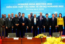 Les dirigeants de la province de Binh Duong et la délégation de la Fédération indienne des entreprises. Photo : tienphong.vn.
