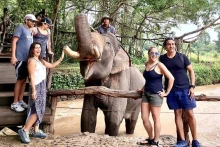 Le tourisme respectueux des éléphants est la bonne direction à suivre. Photo : NDEL