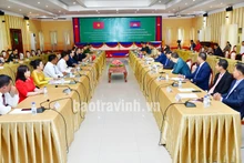 Séance de travail entre la délégation de la province de Trà Vinh et les dirigeants de la province de Battambang. Photo : thoidai.com.vn