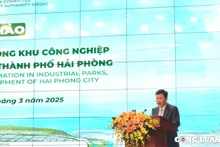 Le Trung Kien, membre du Comité permanent du Comité du Parti de Hai Phong et chef du Conseil de gestion de la zone économique de Hai Phong, a pris la parole lors de l'atelier. Photo : congluan.