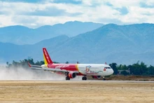 Un avion de Vietjet à l'aéroport de Diên Biên. Photo: VNA