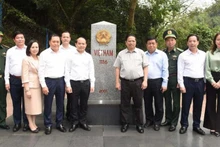 Le Premier ministre Pham Minh Chinh s’est rendu dimanche matin, 21 avril, au poste-frontière international Huu Nghi. Photo : VNA.